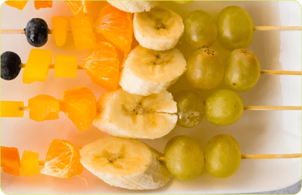 brocheta frutas